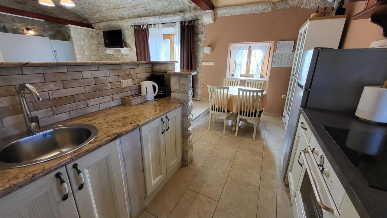 Stone House Apartment Didini Dvori Lumbarda Esterno foto