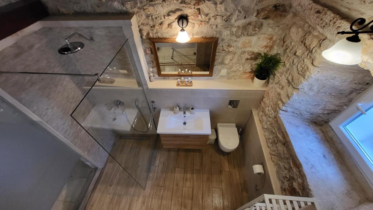 Stone House Apartment Didini Dvori Lumbarda Esterno foto
