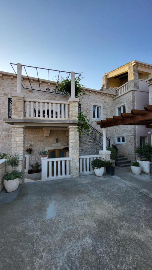 Stone House Apartment Didini Dvori Lumbarda Esterno foto