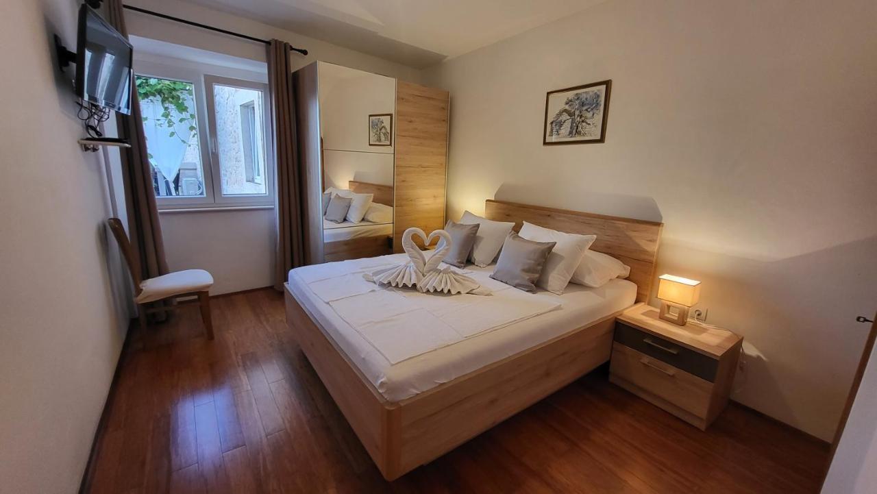 Stone House Apartment Didini Dvori Lumbarda Esterno foto