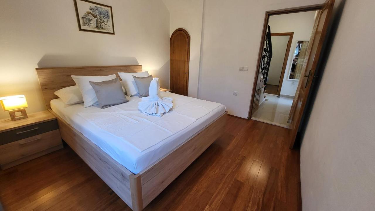 Stone House Apartment Didini Dvori Lumbarda Esterno foto