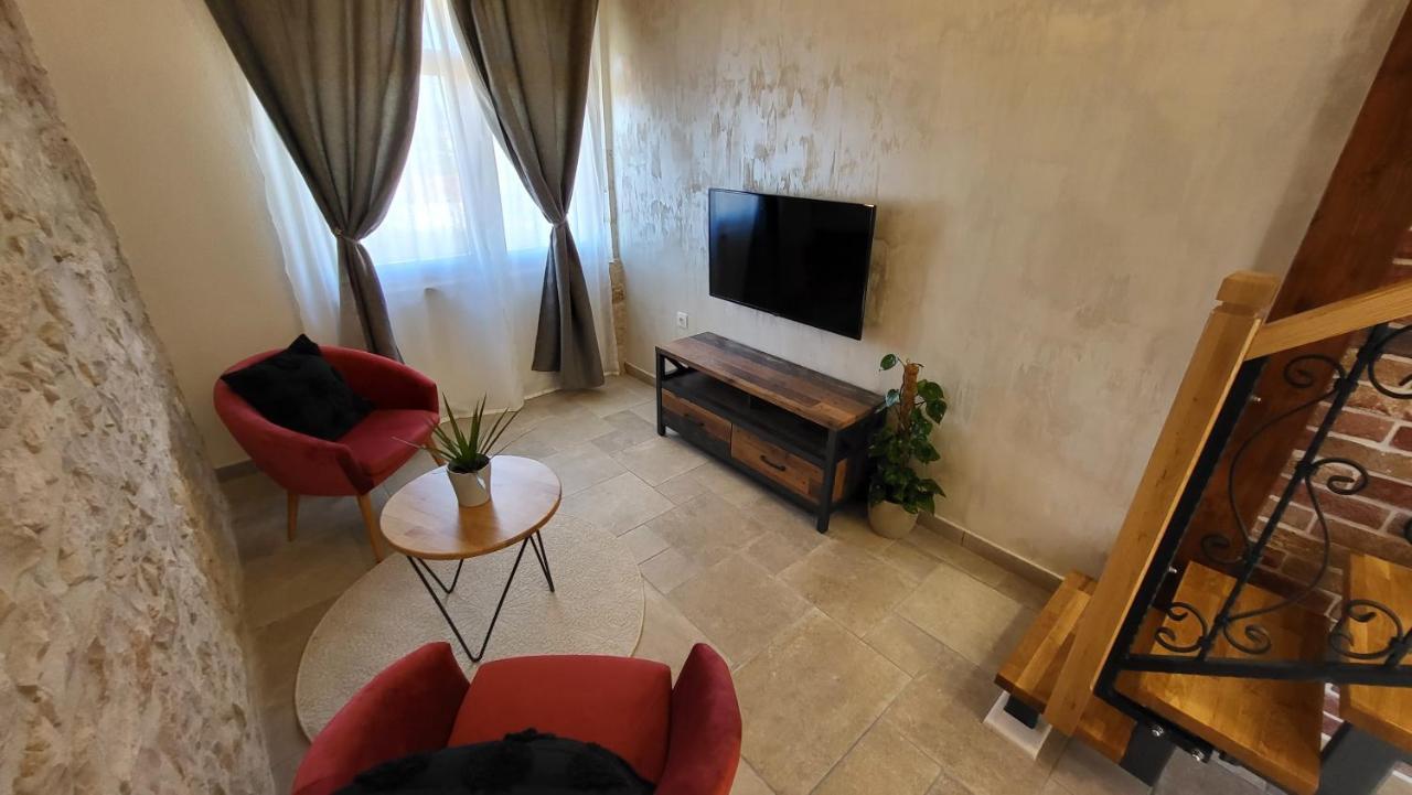 Stone House Apartment Didini Dvori Lumbarda Esterno foto