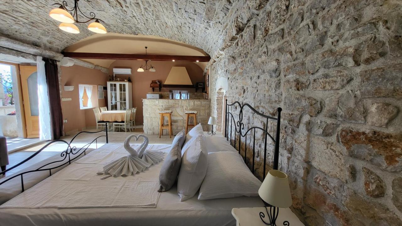 Stone House Apartment Didini Dvori Lumbarda Esterno foto