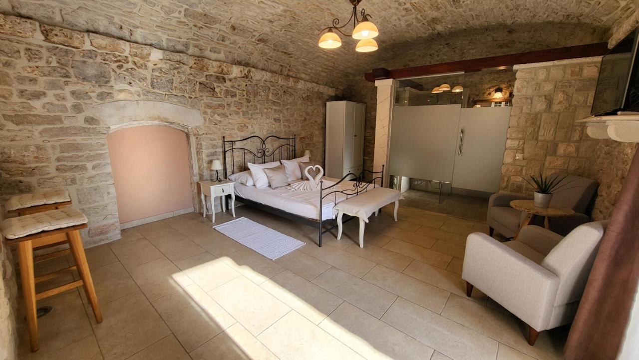 Stone House Apartment Didini Dvori Lumbarda Esterno foto