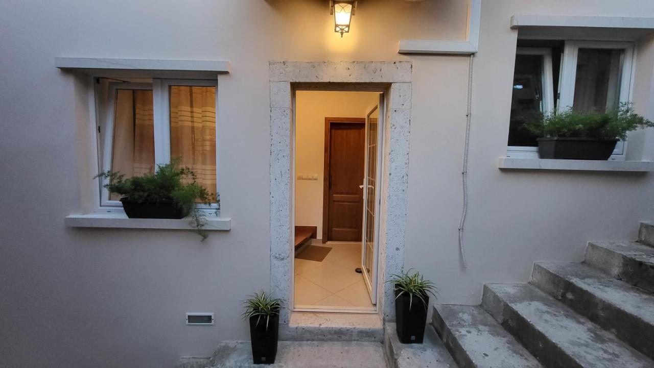 Stone House Apartment Didini Dvori Lumbarda Esterno foto