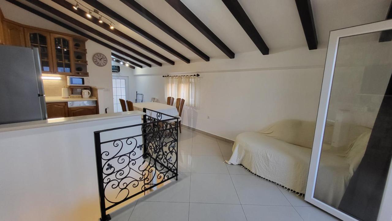 Stone House Apartment Didini Dvori Lumbarda Esterno foto