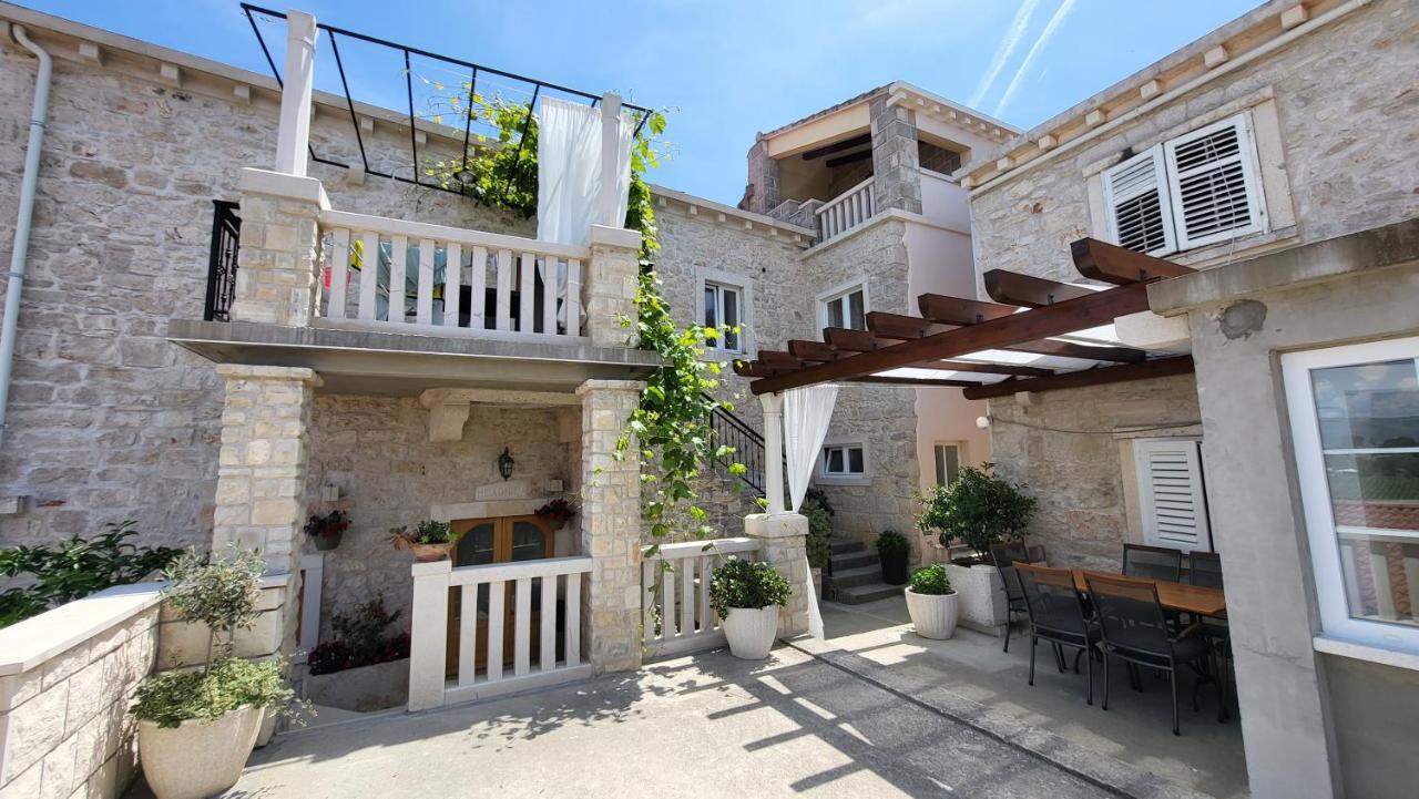 Stone House Apartment Didini Dvori Lumbarda Esterno foto