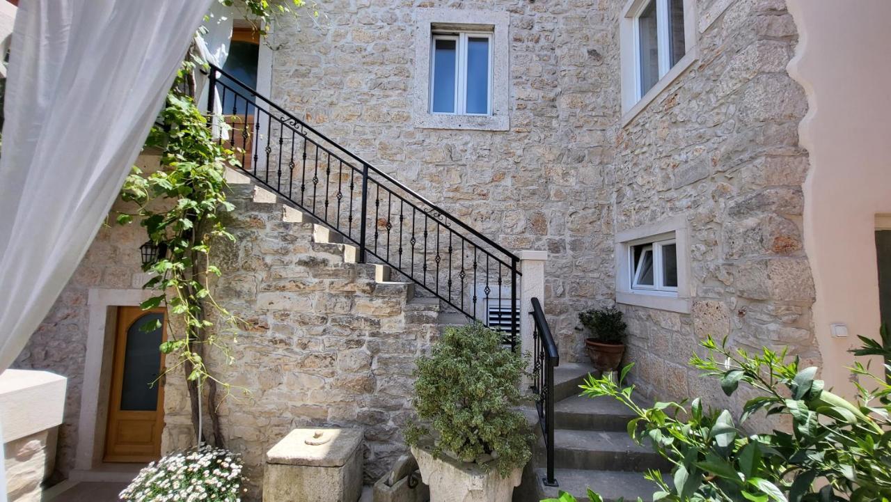 Stone House Apartment Didini Dvori Lumbarda Esterno foto