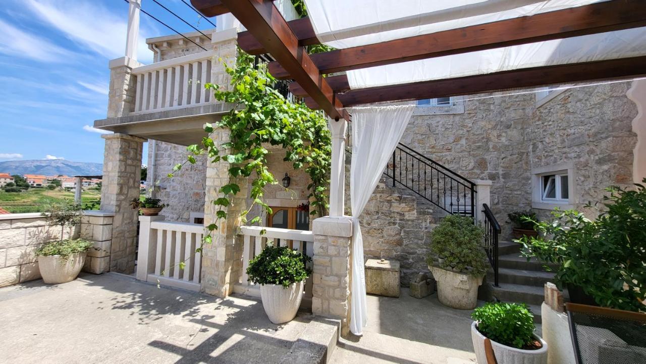 Stone House Apartment Didini Dvori Lumbarda Esterno foto