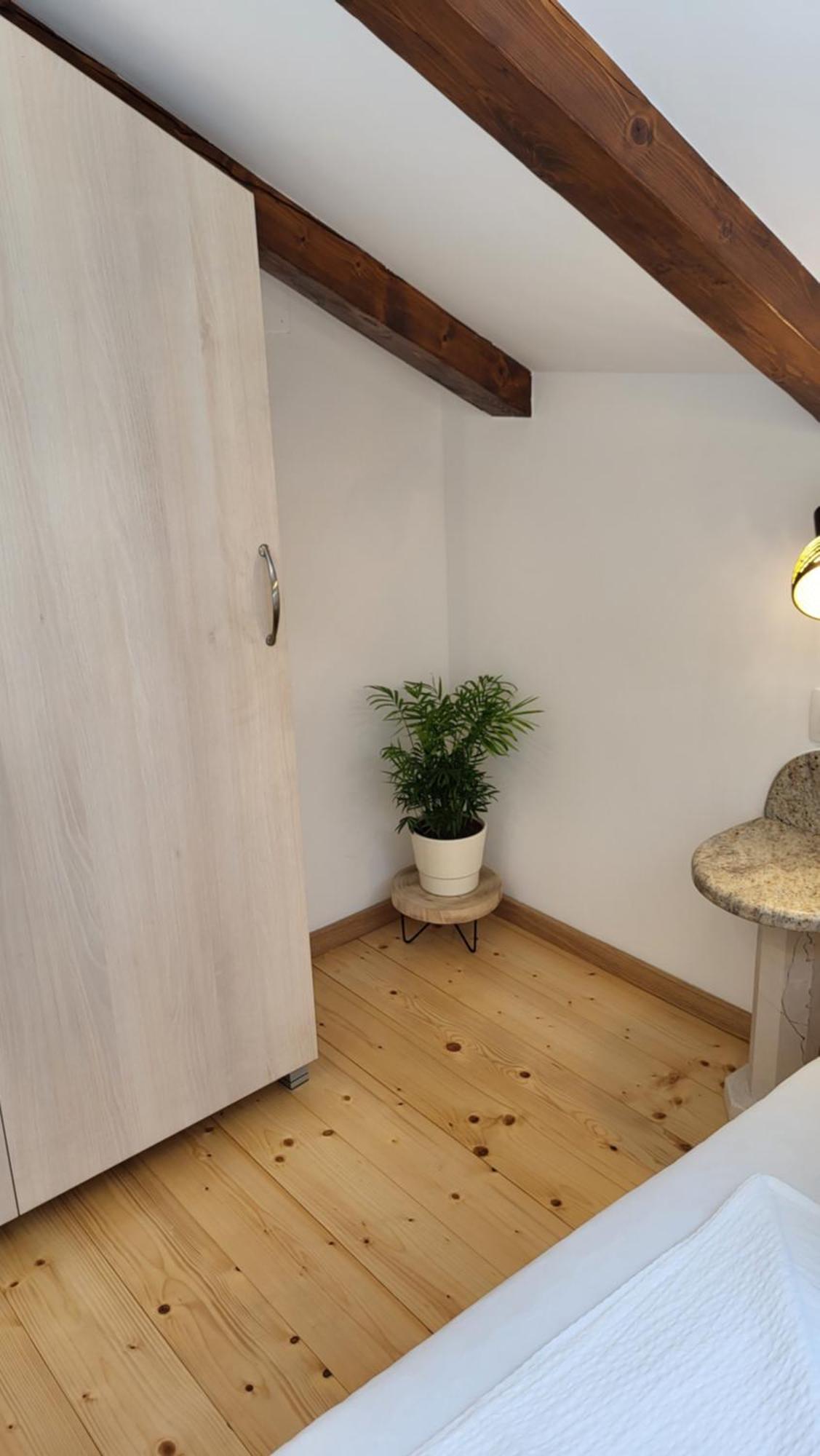 Stone House Apartment Didini Dvori Lumbarda Esterno foto
