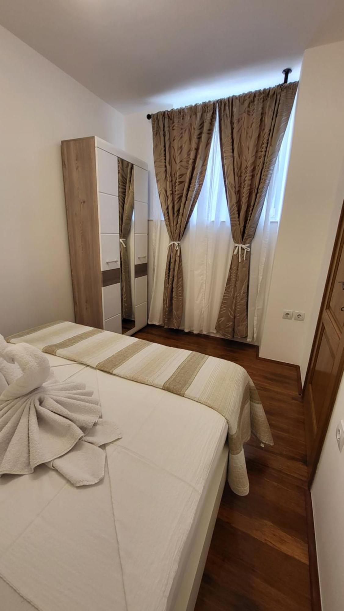 Stone House Apartment Didini Dvori Lumbarda Esterno foto