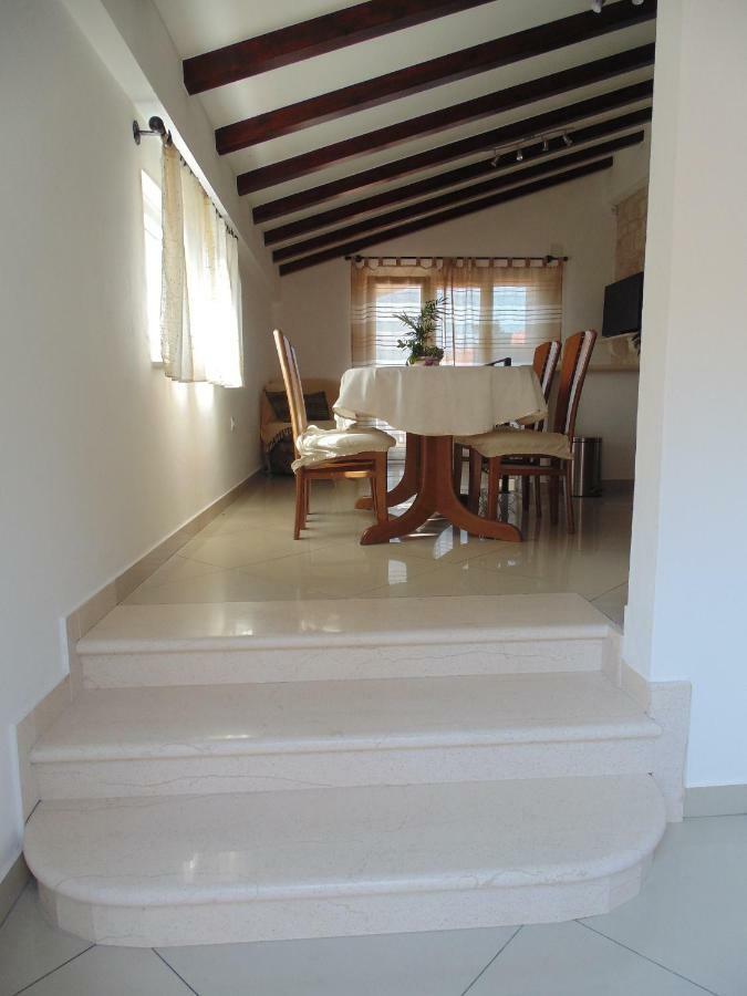 Stone House Apartment Didini Dvori Lumbarda Esterno foto